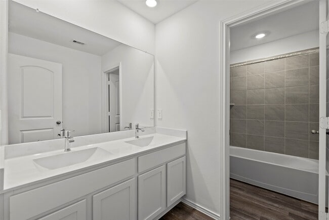Building Photo - 6023 Ginevra Summers Dr