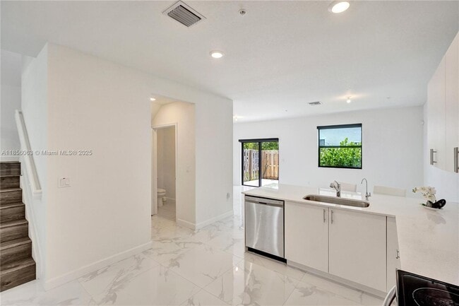 Building Photo - 213 SW 159th Ct