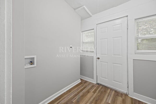 Building Photo - Cute 2 bedroom / 1 bathroom home in 38111 ...