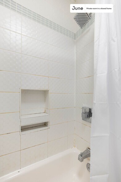 Building Photo - Private bedroom in 2 bed/1 bath Home