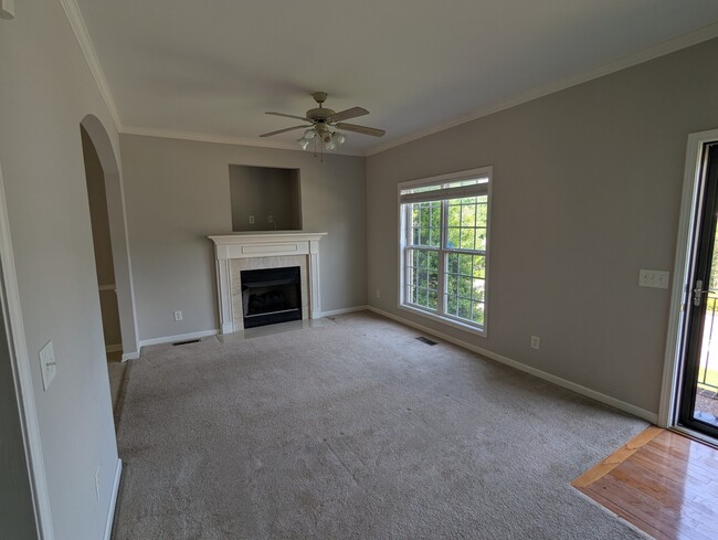 Building Photo - 419 Brownstone St
