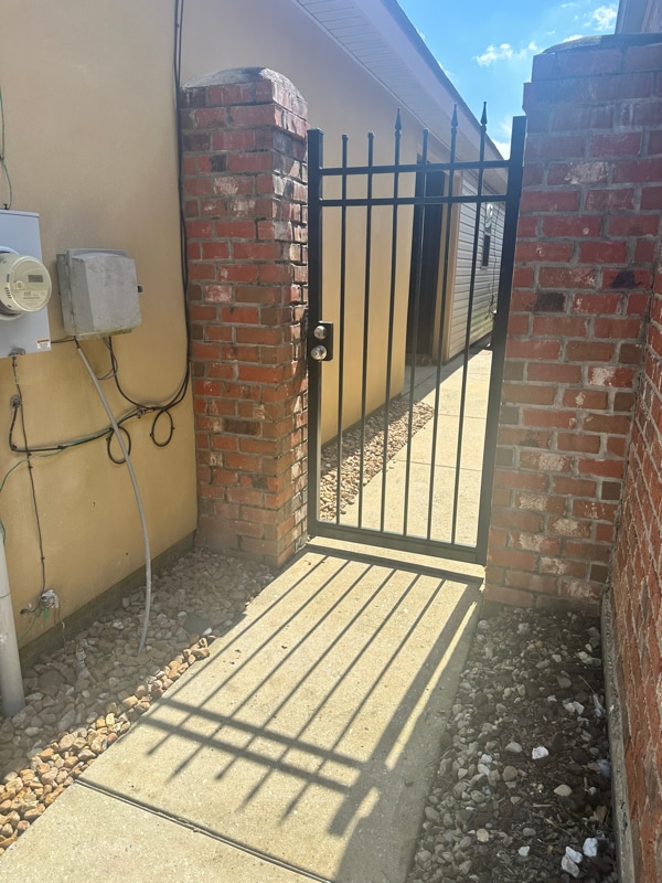 Building Photo - 207 Chimney Rock Blvd