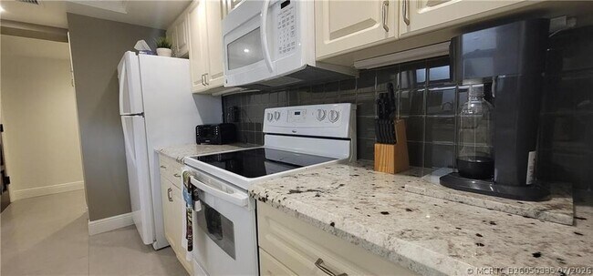 Building Photo - 6010 S Falls Cir Dr