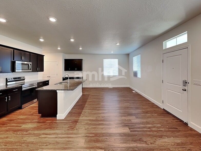Building Photo - 5962 Verdigris Dr