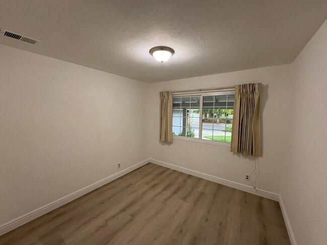 Building Photo - 4054 Lemoyne Way