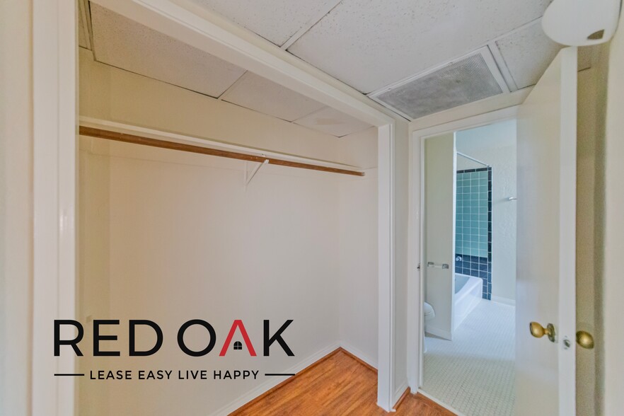 Building Photo - 5640 Franklin Ave