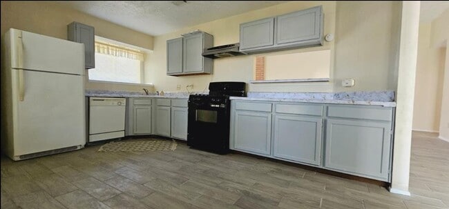 Building Photo - 5110 Quebec Blvd