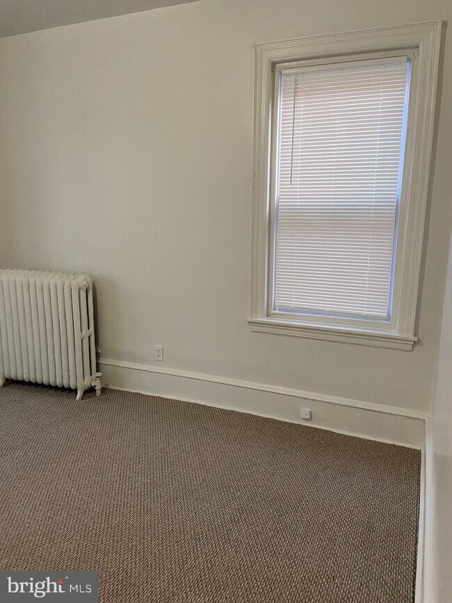 Building Photo - 20 S 61st St