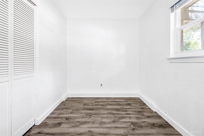 Building Photo - 22 Laurie Dr NE