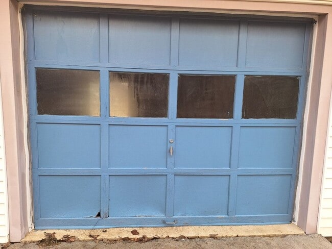 Building Photo - Country Living at its Best!!