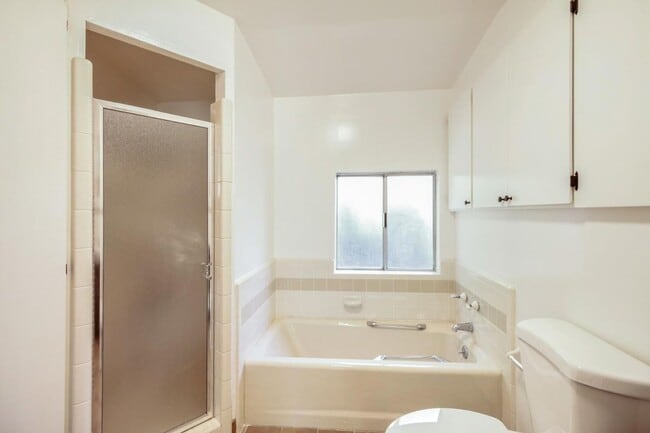 Building Photo - Pendegast House-ADU