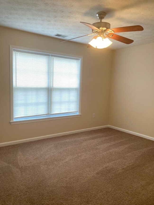 Building Photo - 109 Kestrel Ct