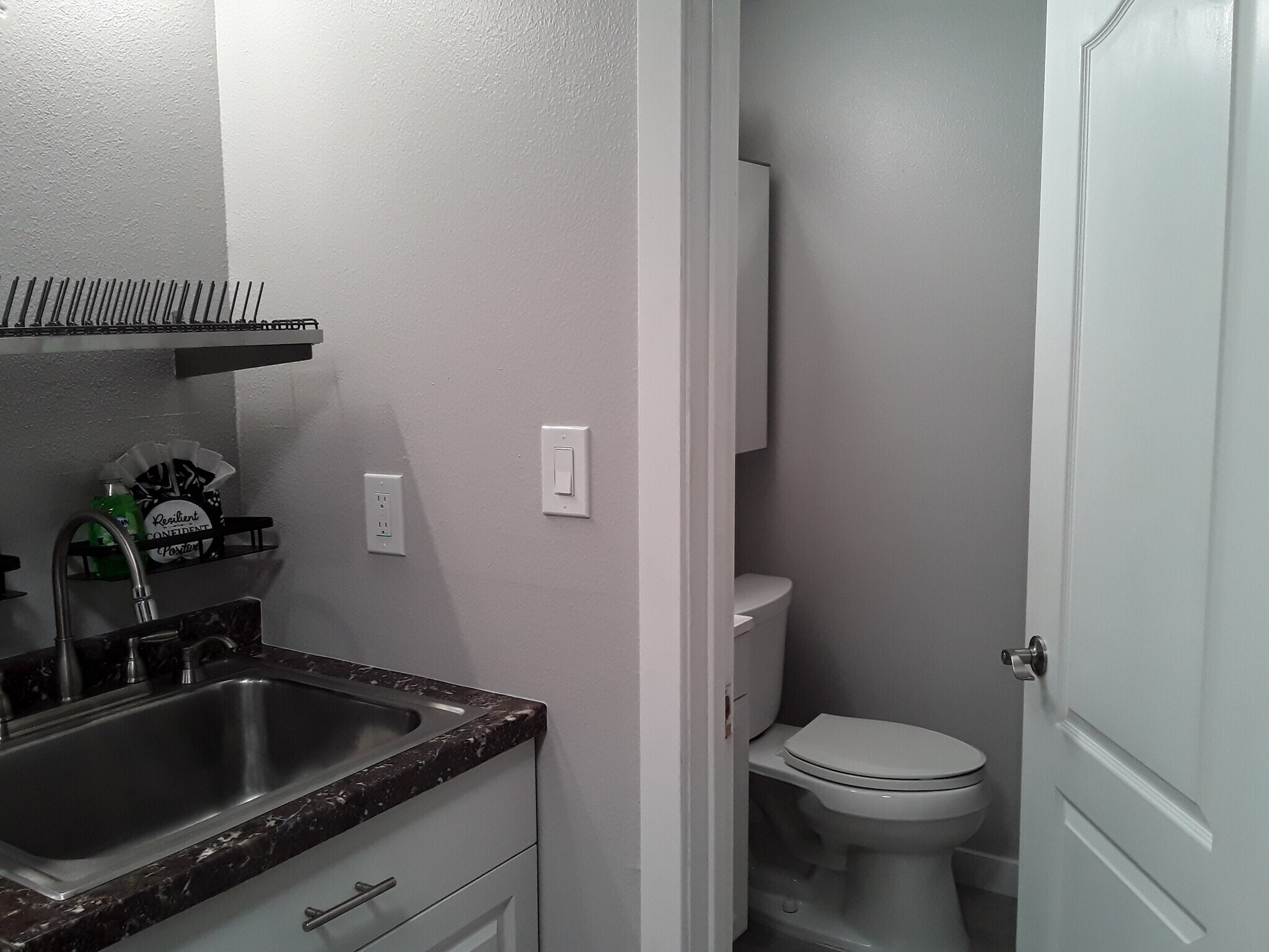 Building Photo - 2180 Country Club Dr