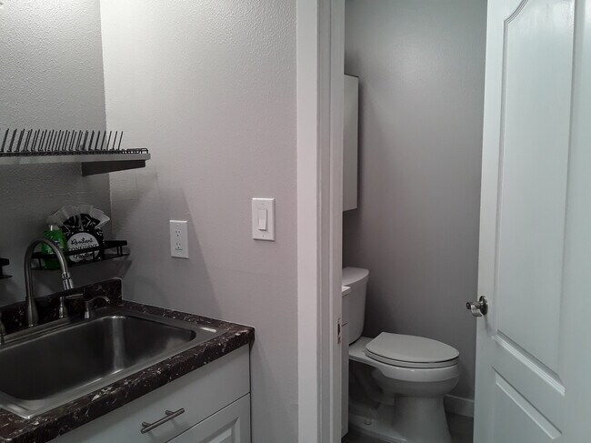 Building Photo - 2180 Country Club Dr