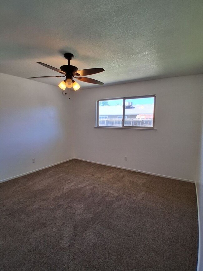 Building Photo - Updated Single-Story 3BR Home with Spacious Living Areas & Convenient Location!
