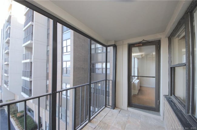 Building Photo - 44 Strawberry Hill Ave