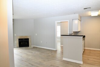 Building Photo - 8911 Town Center Cir