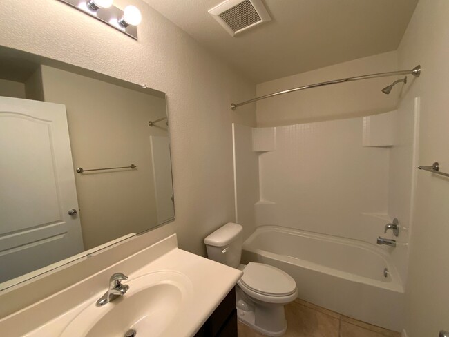 Building Photo - 4 Bedroom Home Available in Juan Tabo Hills!