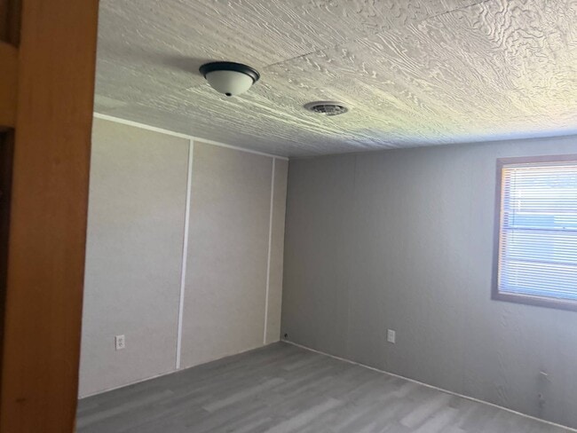 Building Photo - 103 Hollyhock Ln