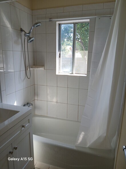 Building Photo - 15450 Country Club Dr