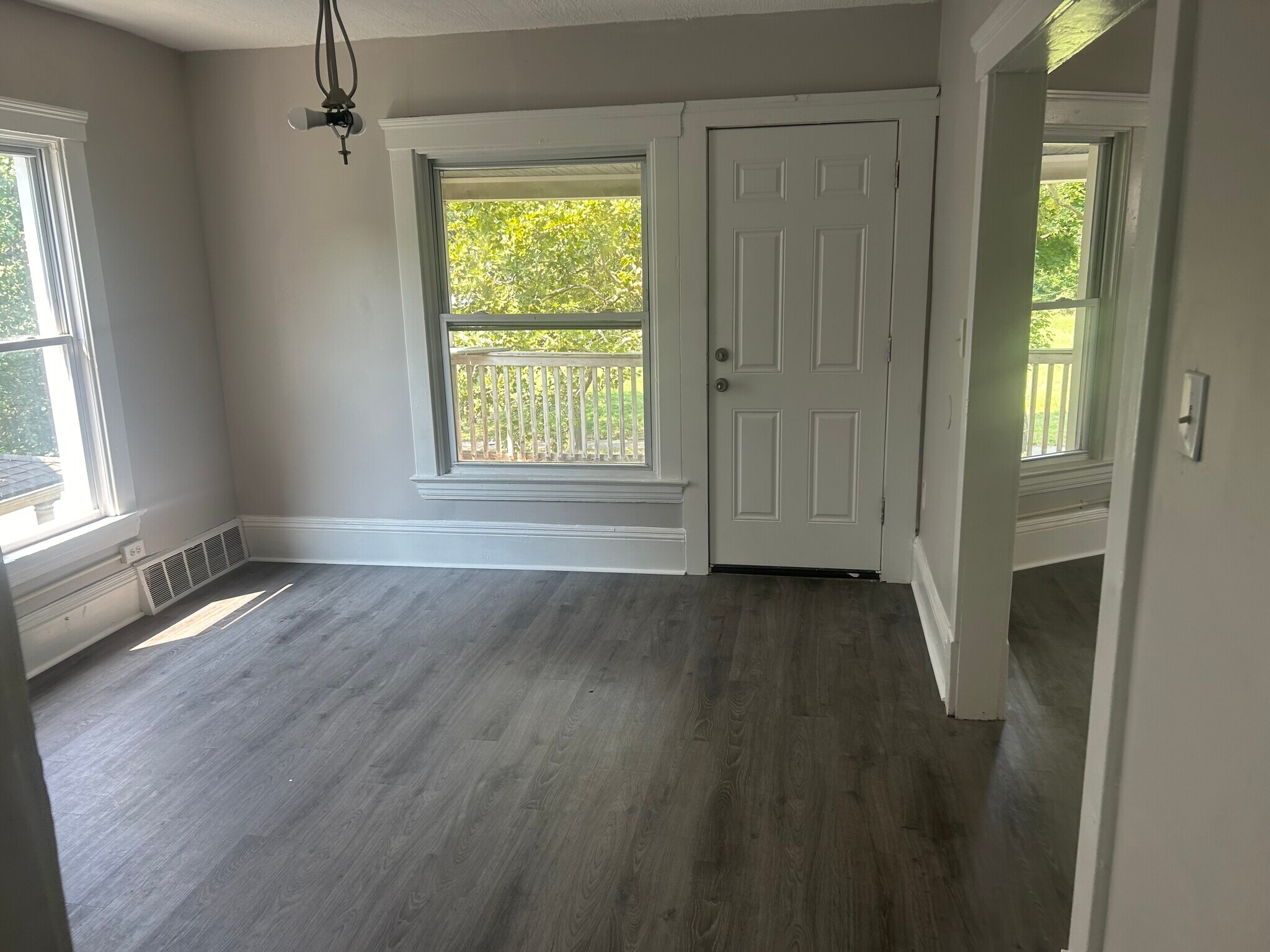 Building Photo - 2185 E 71st St