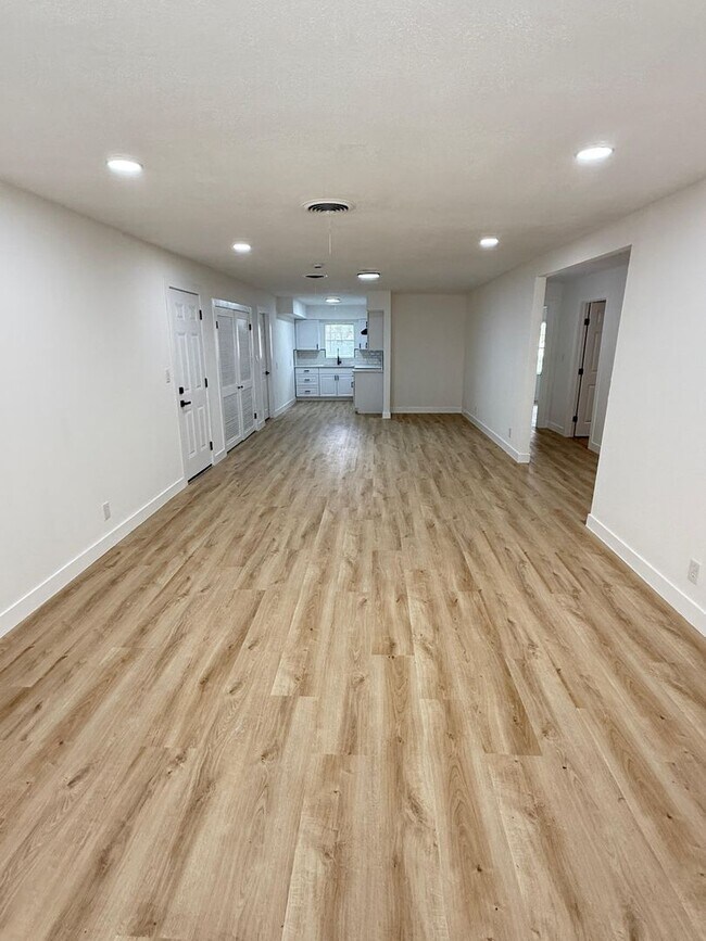 Building Photo - BEAUTIFUL HOME IN HOUSTON. MOVE IN READY!.