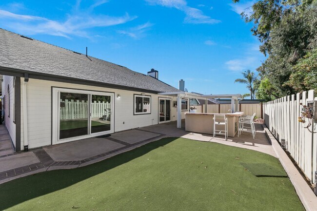 Building Photo - Modern Eco-Friendly Oasis in Central San D...
