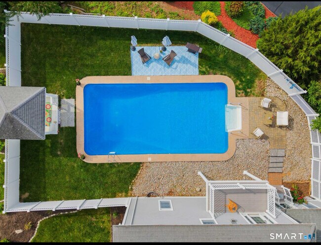 Building Photo - 9 Leeward Ln