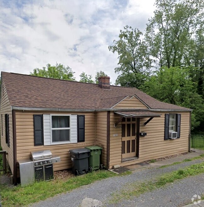 Building Photo - 1121 College Ave