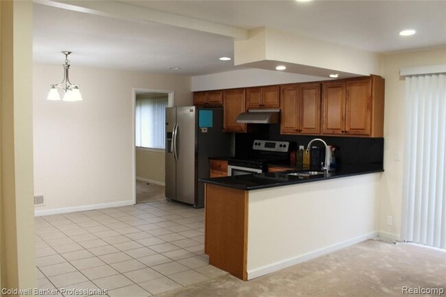 Building Photo - 6586 Carriage Hills Dr