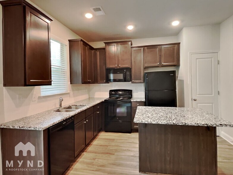 Building Photo - 3413 Sumersbe court