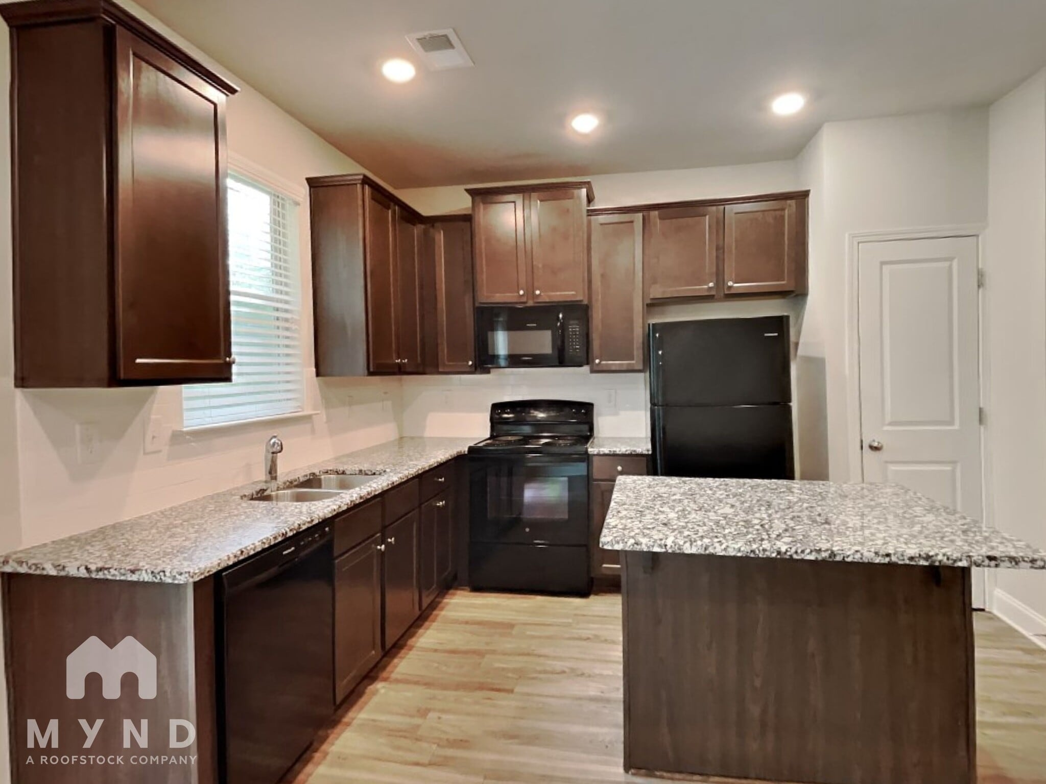 Building Photo - 3413 Sumersbe court