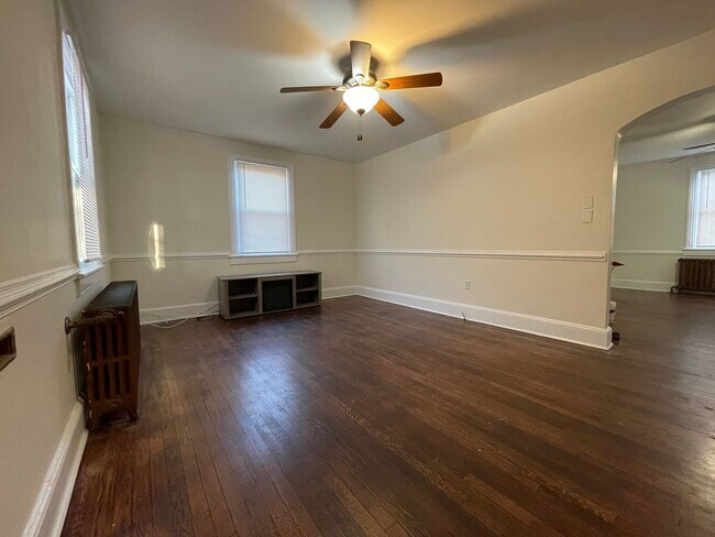 Building Photo - Cape cod home in Colonial Heights