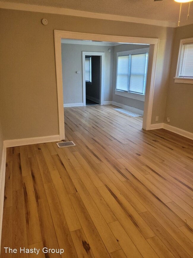 Building Photo - 3 br, 1 bath House - 3323 Monroe Avenue