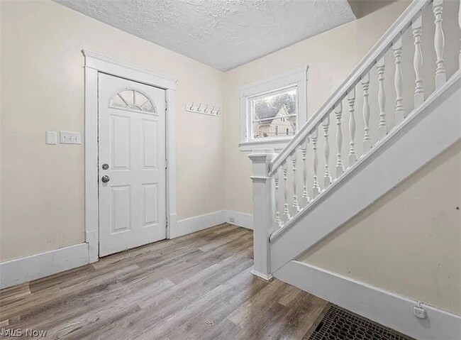 Building Photo - 374 Gibbs Pl