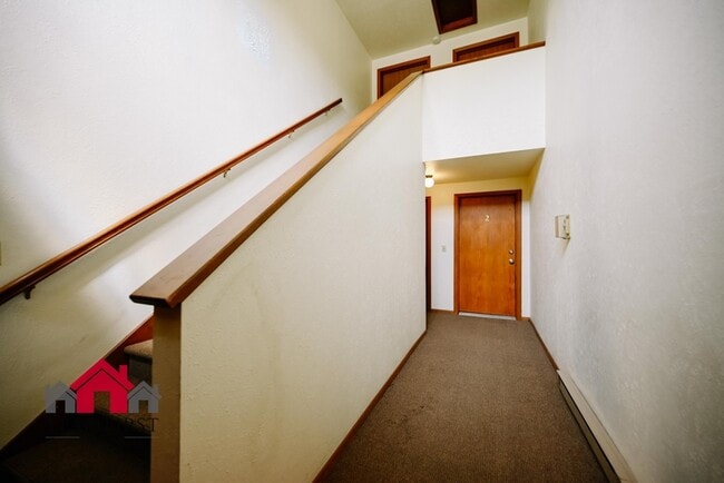 Building Photo - 488 S Good Hope Rd