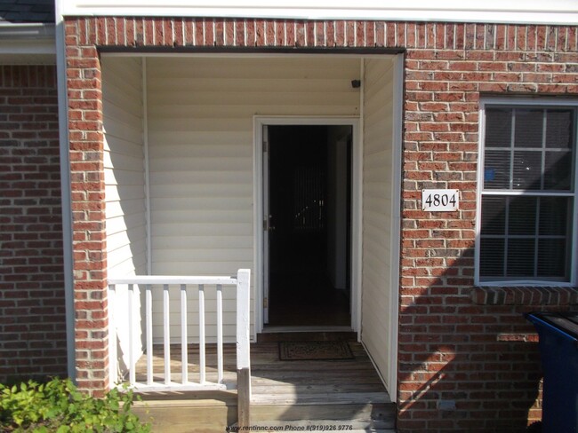 Building Photo - 2 Bed 2.5 Bath Townhouse in N. Raleigh nea...