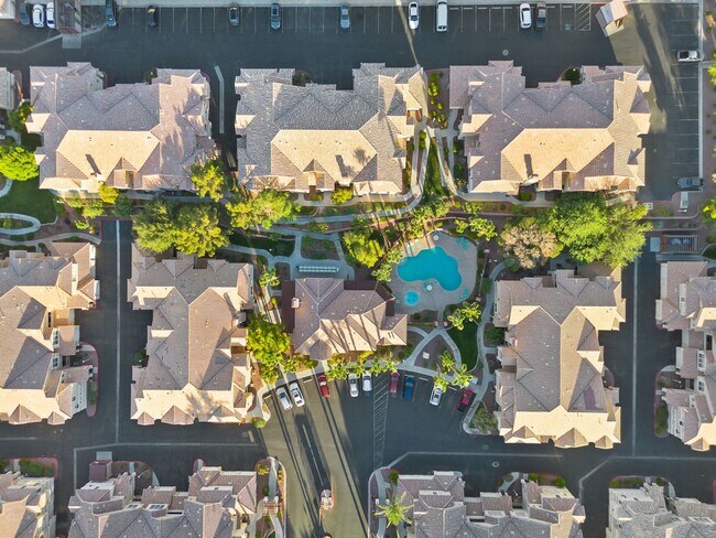 Building Photo - 2 Primary Bedrooms in a Gated Northwest Co...