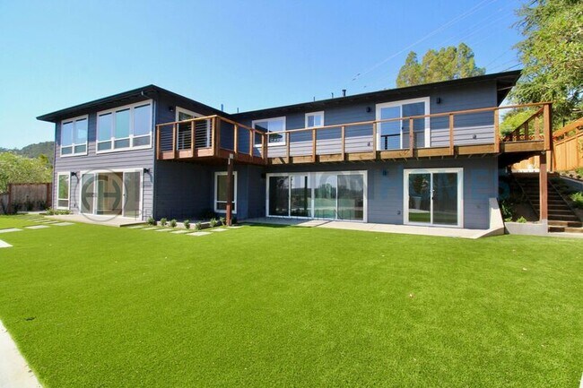 Building Photo - 124 Esmeyer Dr