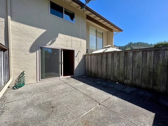 Building Photo - 1177 Oddstad Blvd