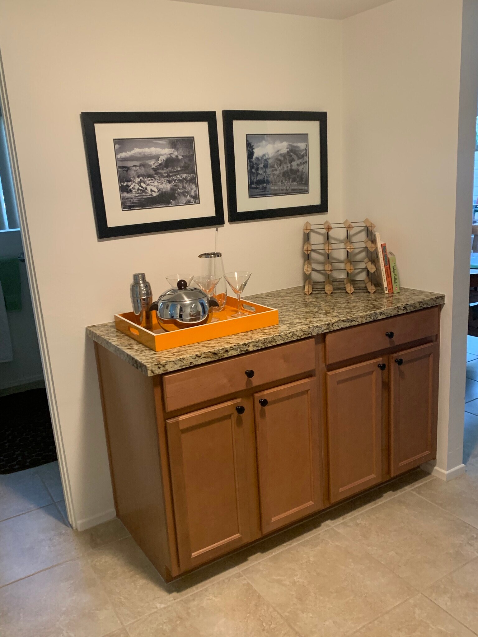 Building Photo - 1486 E Palm Tree Dr