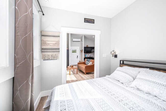 Building Photo - 288 Stonewall Road-SI ID1055518P