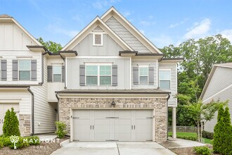 Building Photo - Lovely 3 Bedroom Townhome