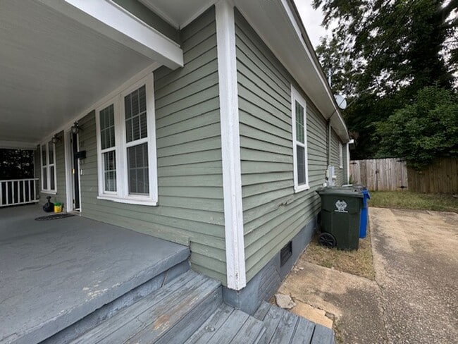 Building Photo - Charming 1925 Craftsman Bungalow in Downtown Raleigh