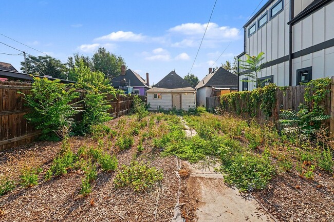 Building Photo - 3537 Lipan St