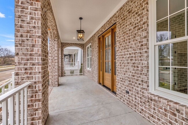 Building Photo - Luxury living in this brand new home - Franklin, TN