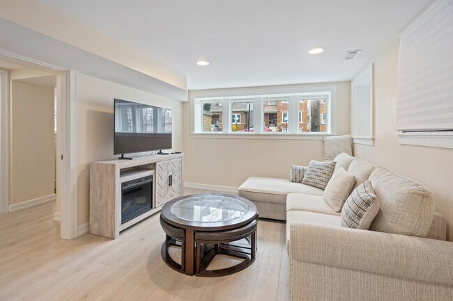 Building Photo - 5219 W Deming Pl