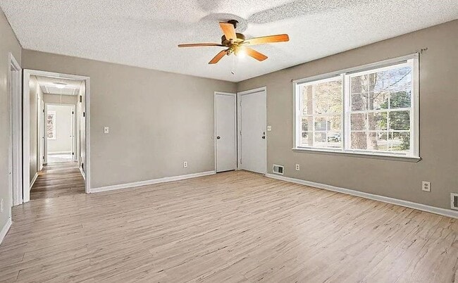 Building Photo - 4460 Marjorie Rd SW