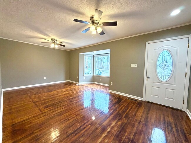 Building Photo - 838 Potters Ln