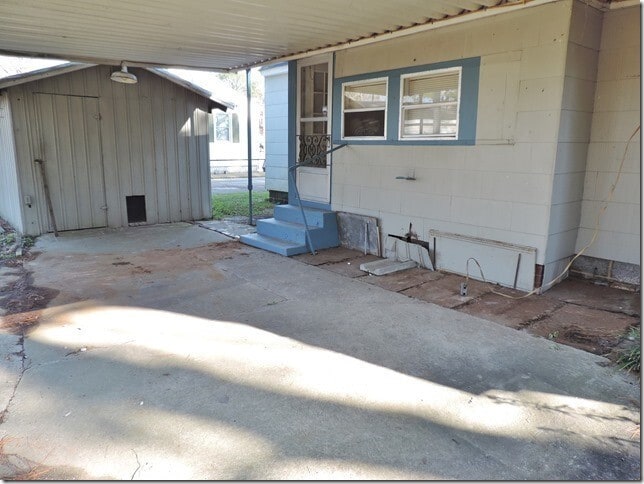 Building Photo - 124 Stadium St SW